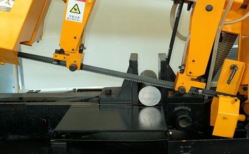 长洲数控带锯床自动送料精度会出现偏差吗？